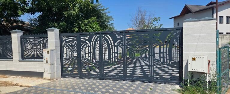 Porți metalice elegante și durabile pentru accesul în curte, cu design modern și rezistență la intem.